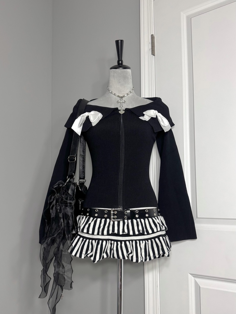 NWT Dolls Kill Sugar Thrillz Bowtie Zip Up Ribbed Cardigan - Picture 5 of 11